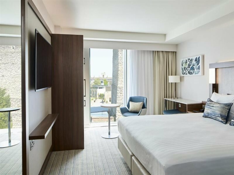 Фото Courtyard by Marriott Oxford City Centre