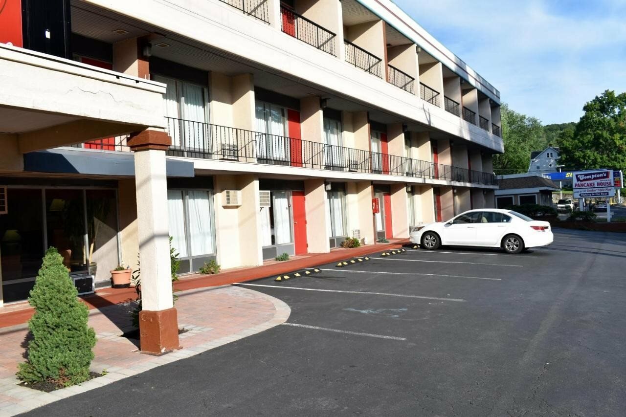 Фото Bridge Views Inn