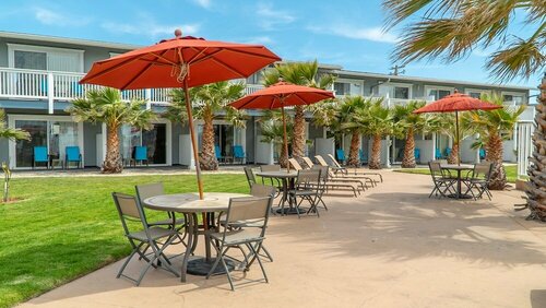 Гостиница San Simeon Lodge в Сан-Симеоне