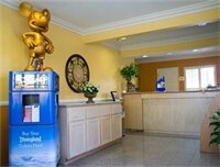 Фото Anaheim Islander Inn and Suites