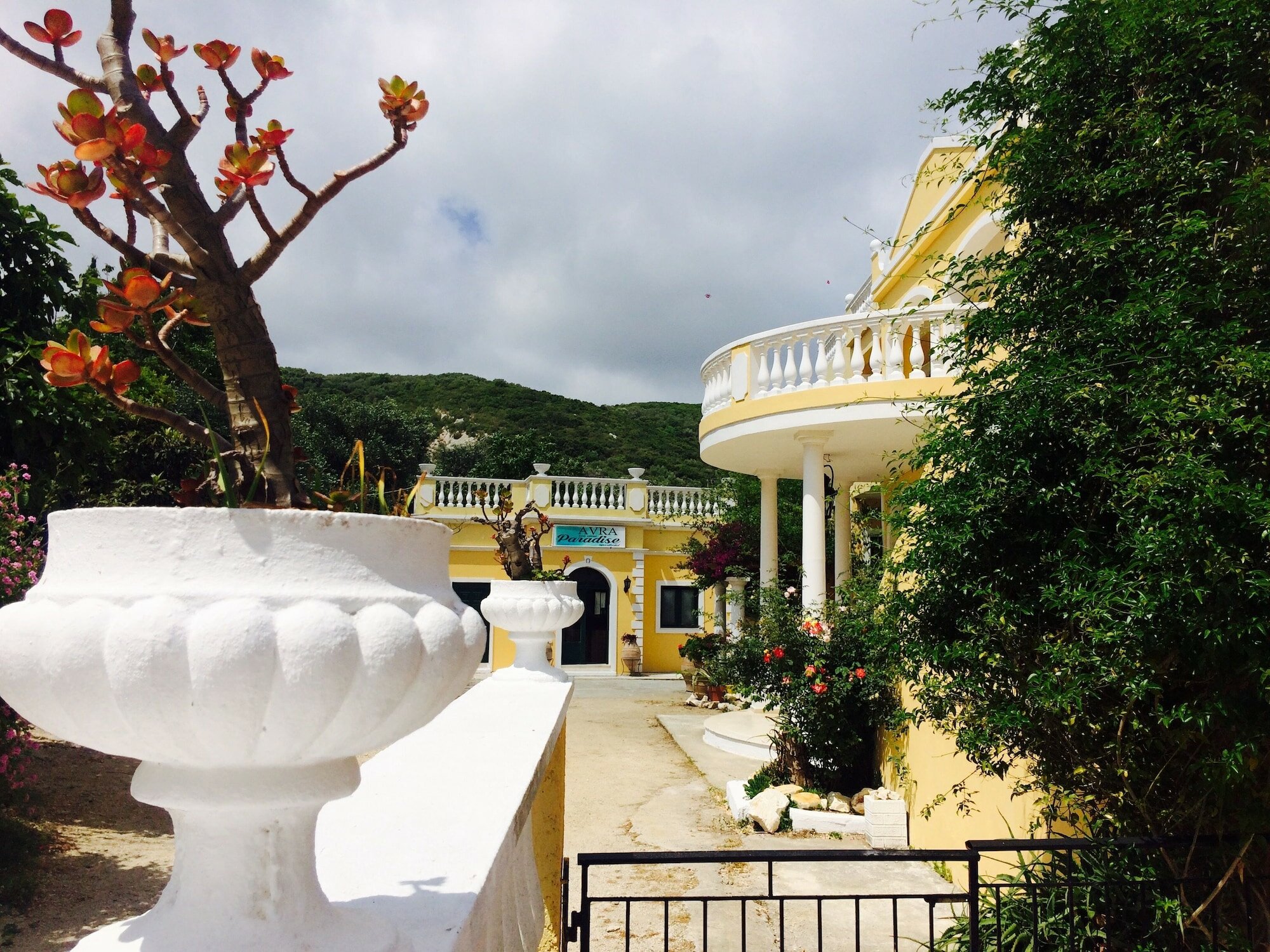 Фото Avra Paradise Aparthotel