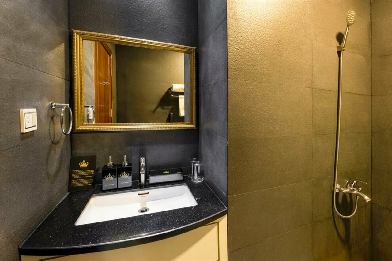 Фото Golden Crown Hotel