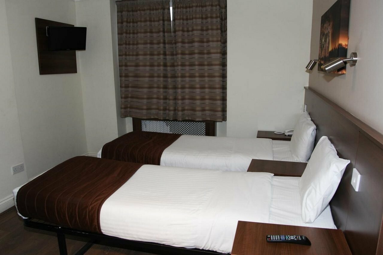 Фото Ascot Hyde Park Hotel