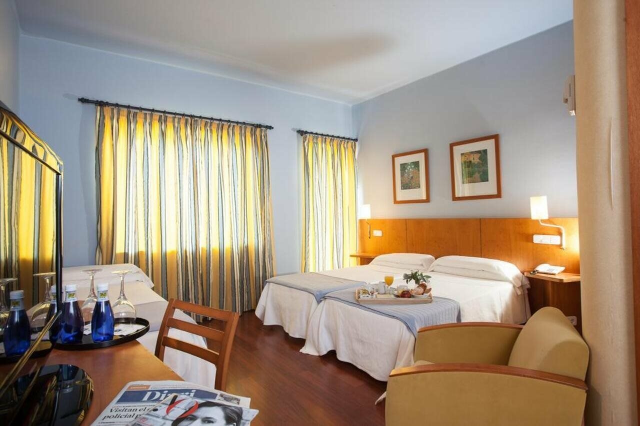 Фото Hotel Nuria