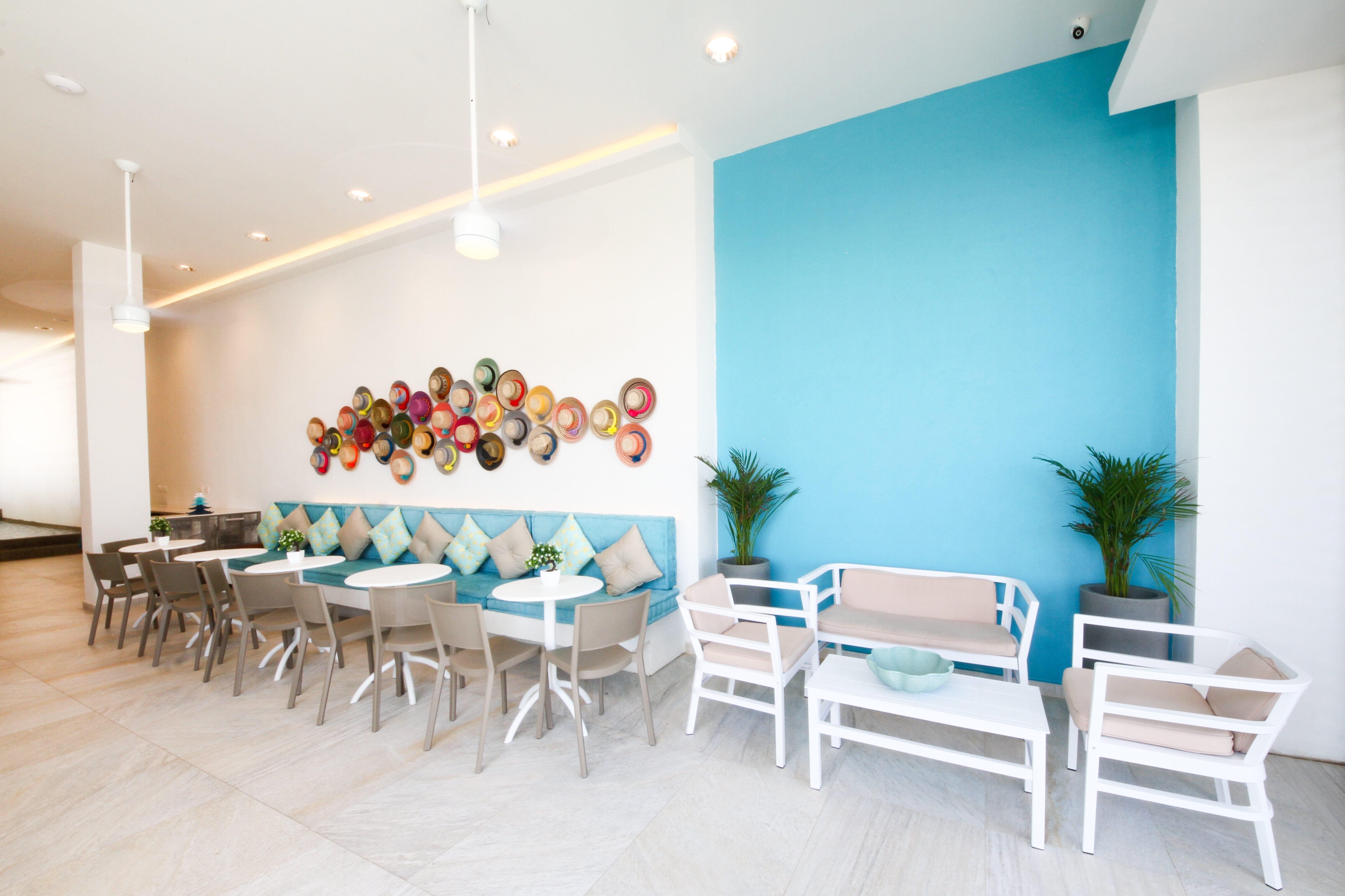 Фото Azure Lofts & Pool Hotel