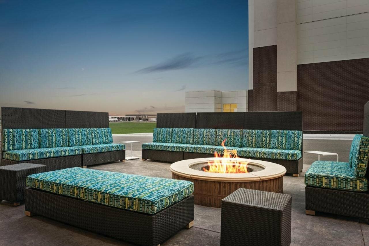 Фото Home2 Suites by Hilton Brooklyn Park Minneapolis