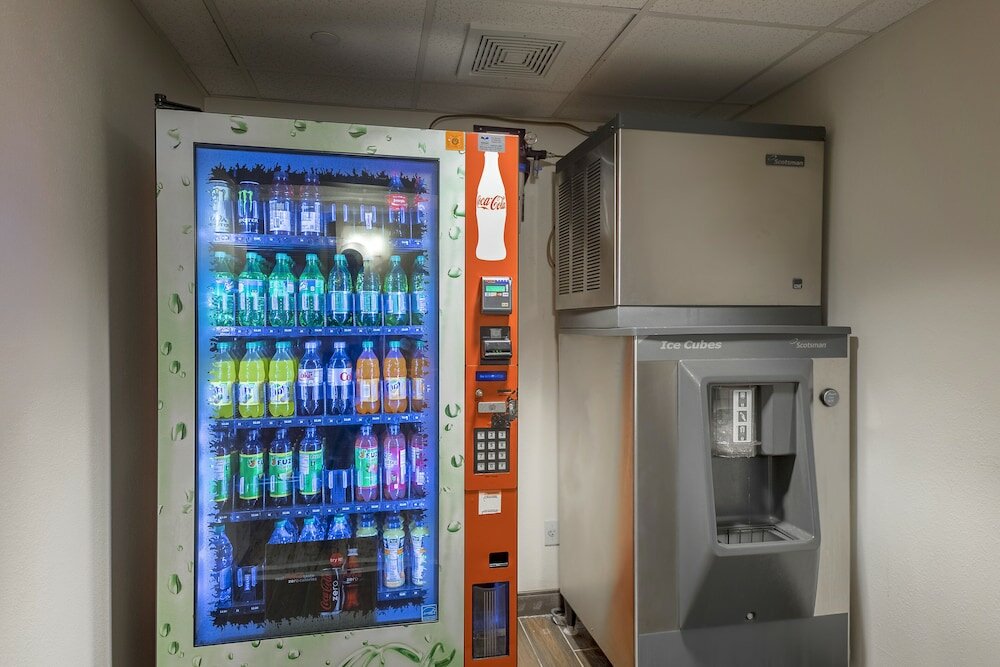 Фото Red Roof Inn Plus+ Long Island - Garden City