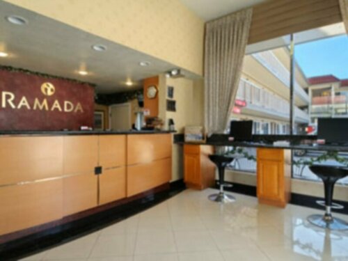 Гостиница Ramada by Wyndham Pasadena в Пасадене