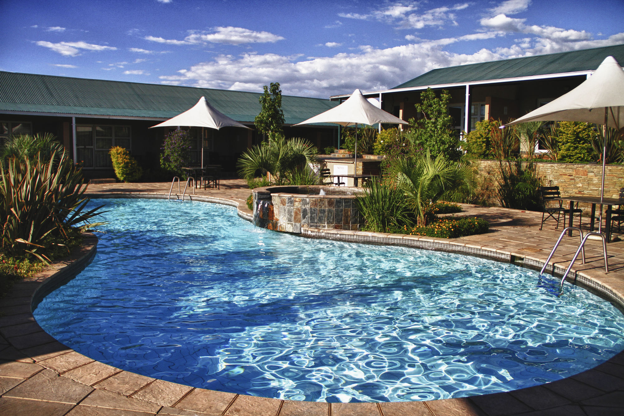 Фото Arebbusch Travel Lodge