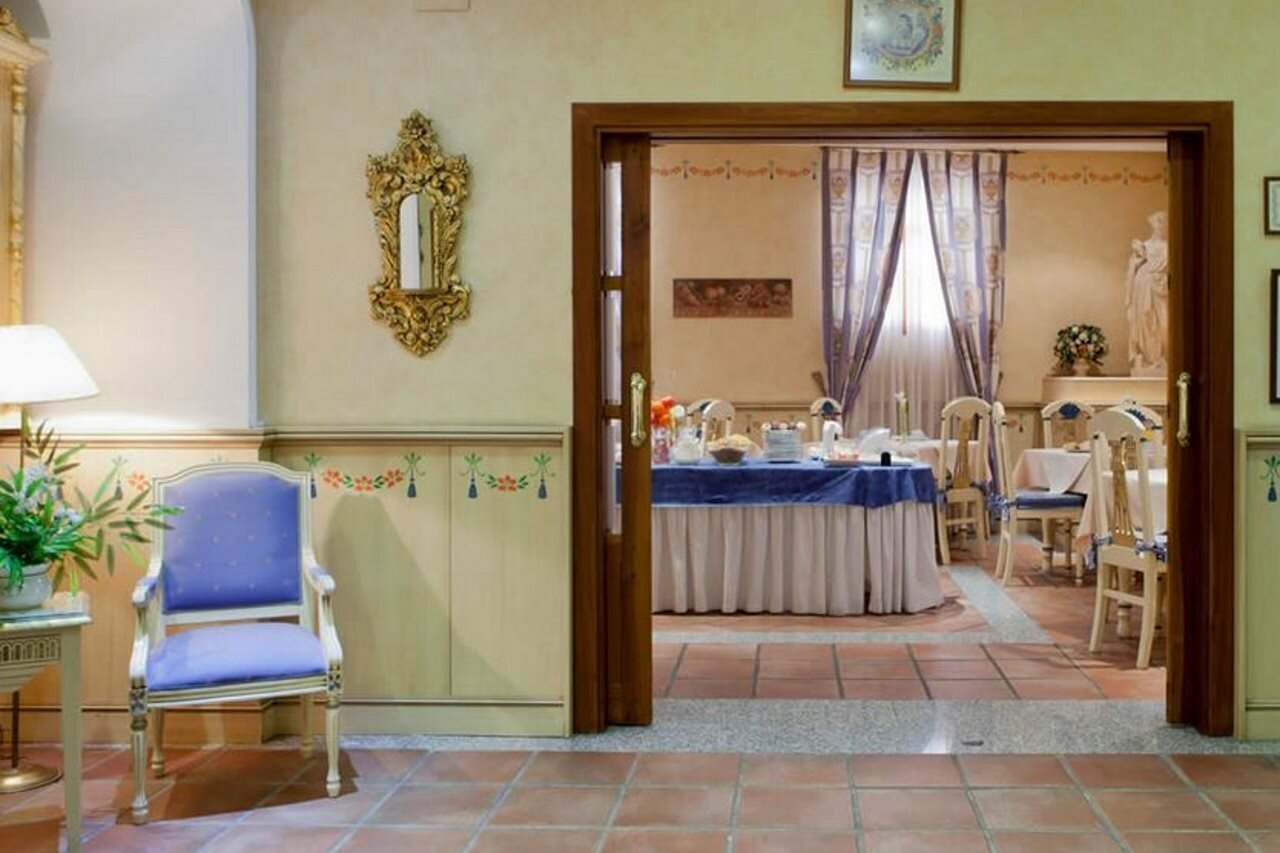 Фото Hotel Casona de la Reyna