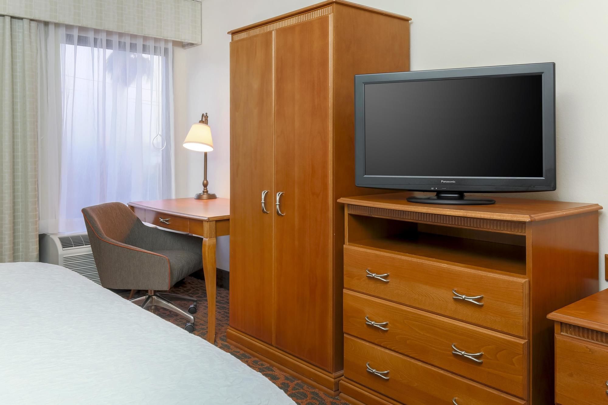 Фото Hampton Inn Laredo