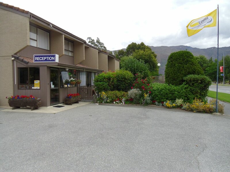 Гостиница Fairway Motel and Apartments в Ванаке