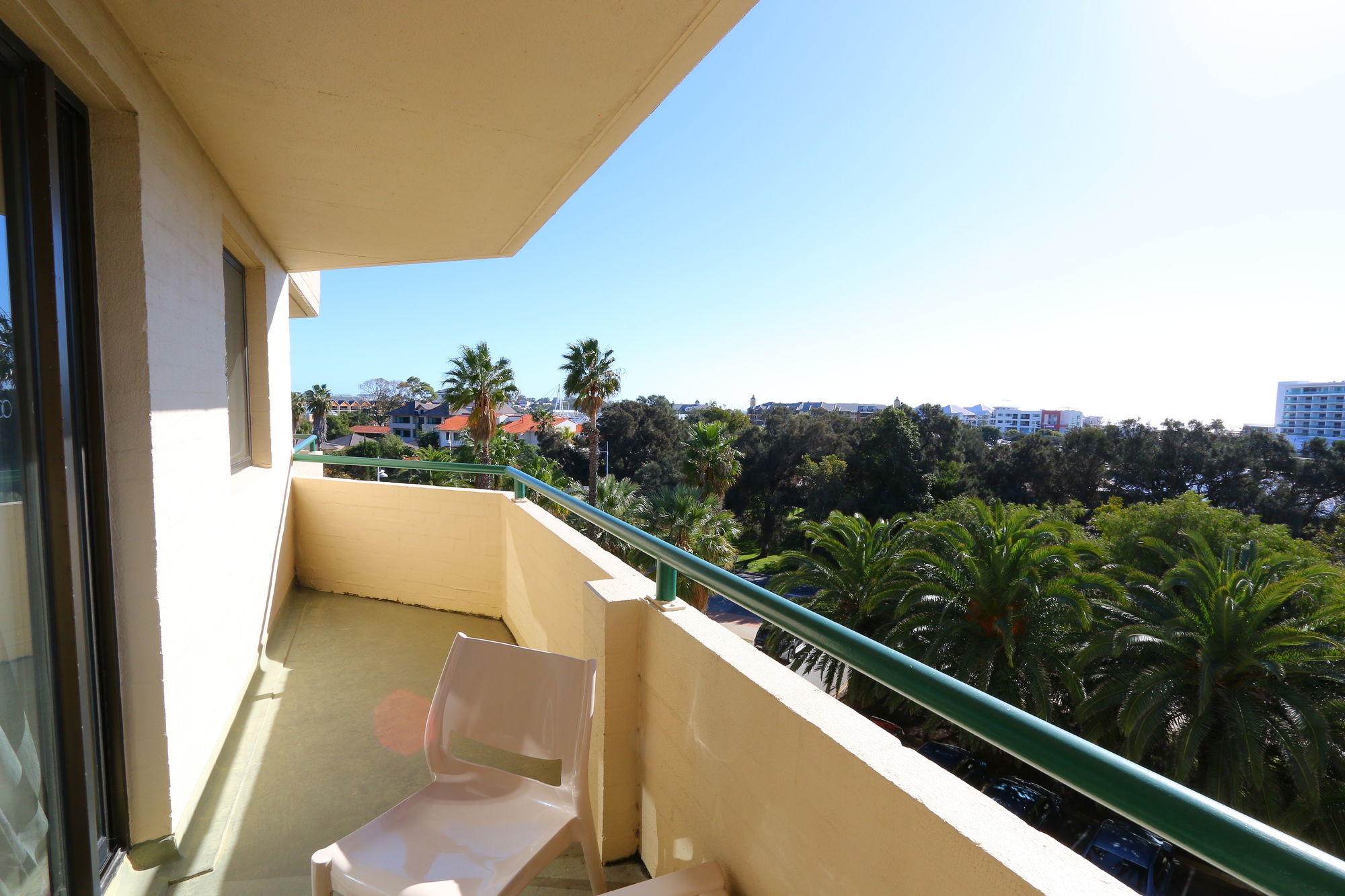 Фото Atrium Hotel Mandurah