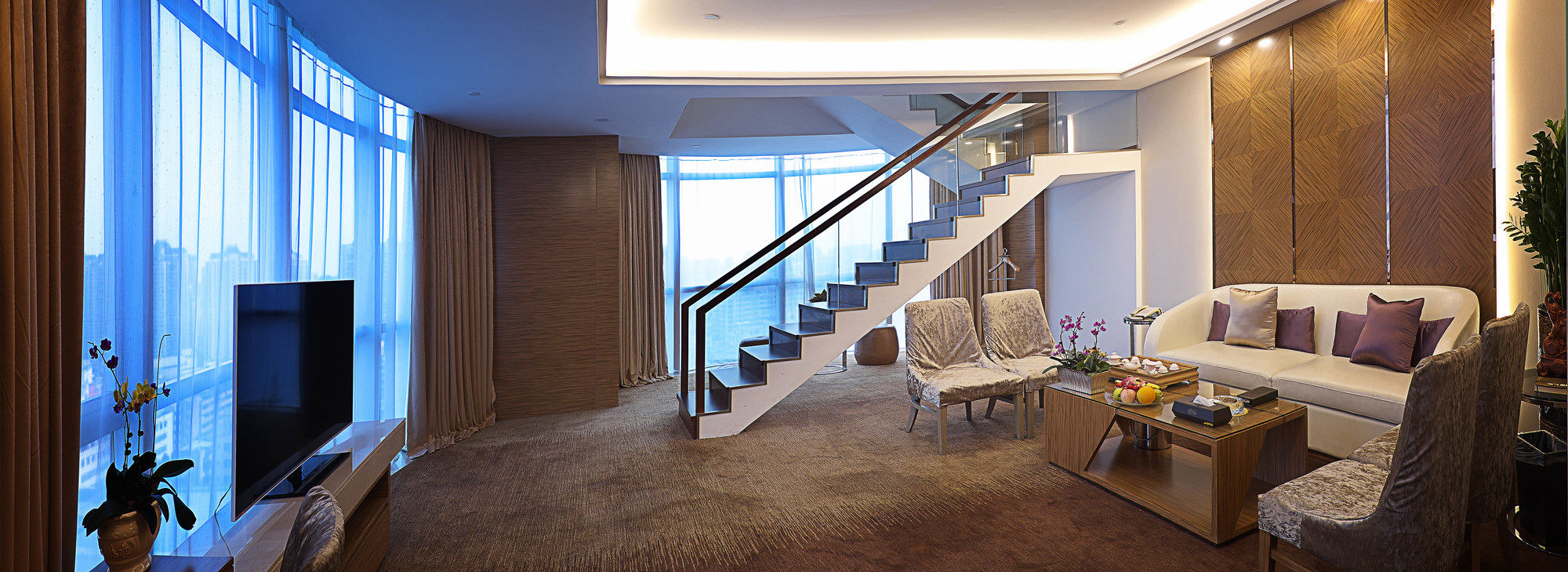 Фото Shenzhen Baoan Plus Gems Cube Hotel