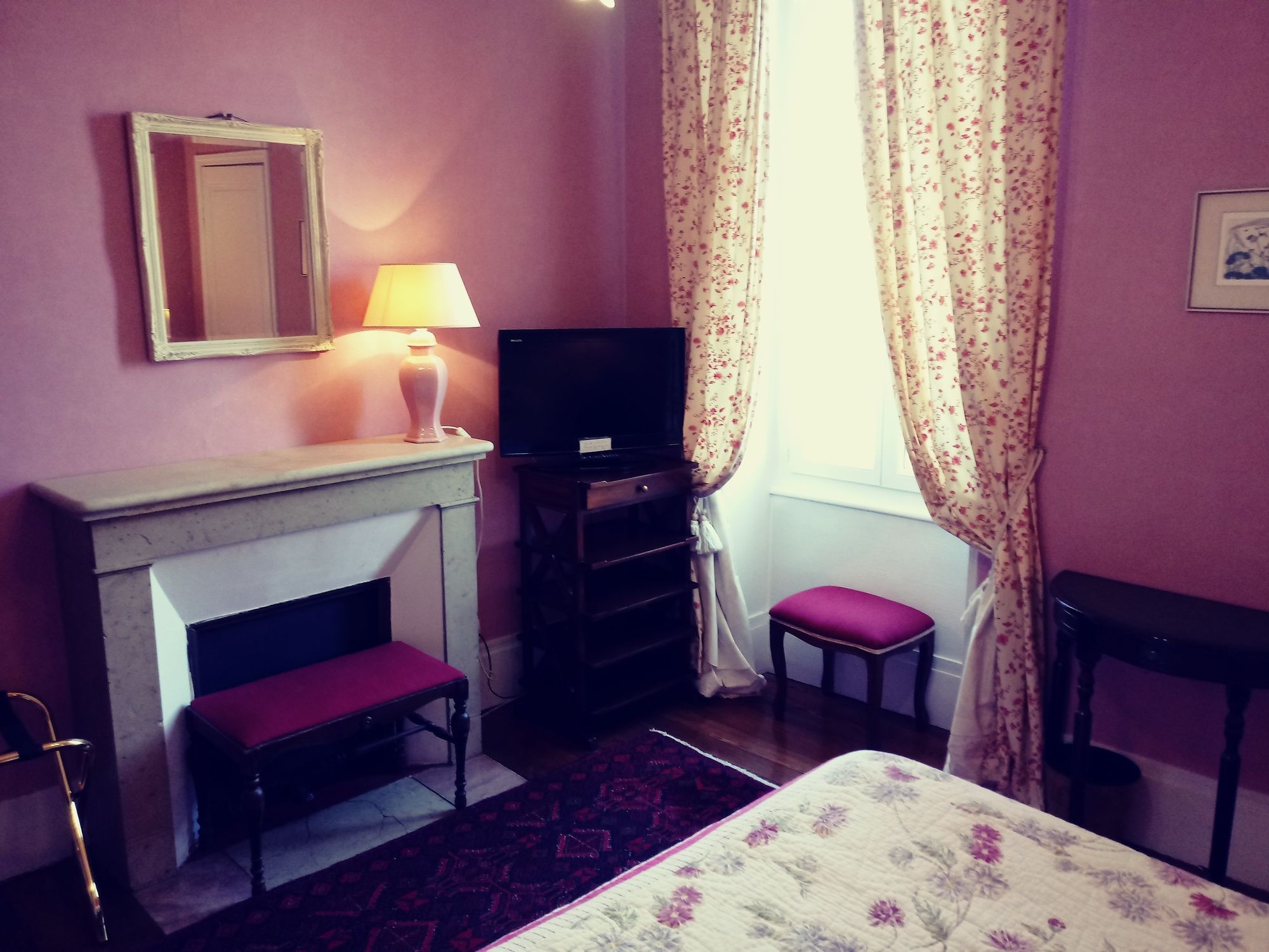 Фото Hôtel La Villa Fleurie