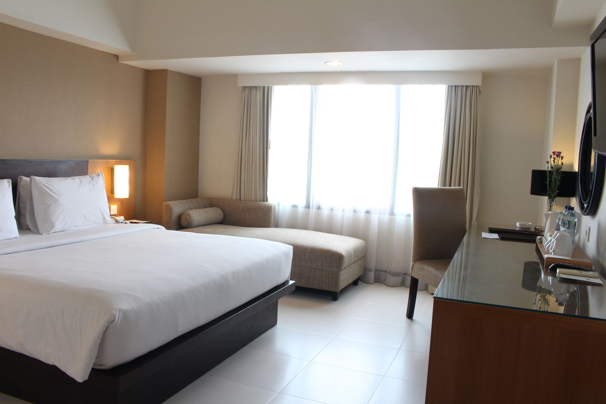 Фото Hotel Santika Pandegiling Surabaya