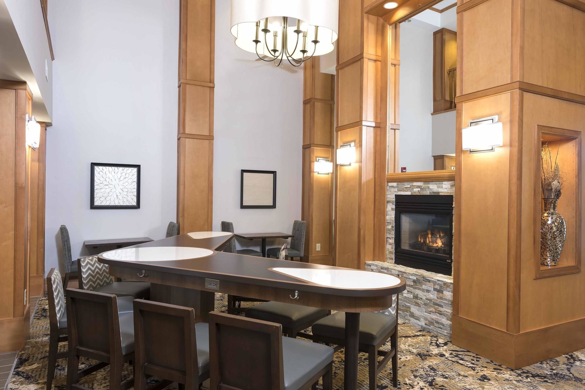 Фото Homewood Suites by Hilton Indianapolis Airport Plainfield