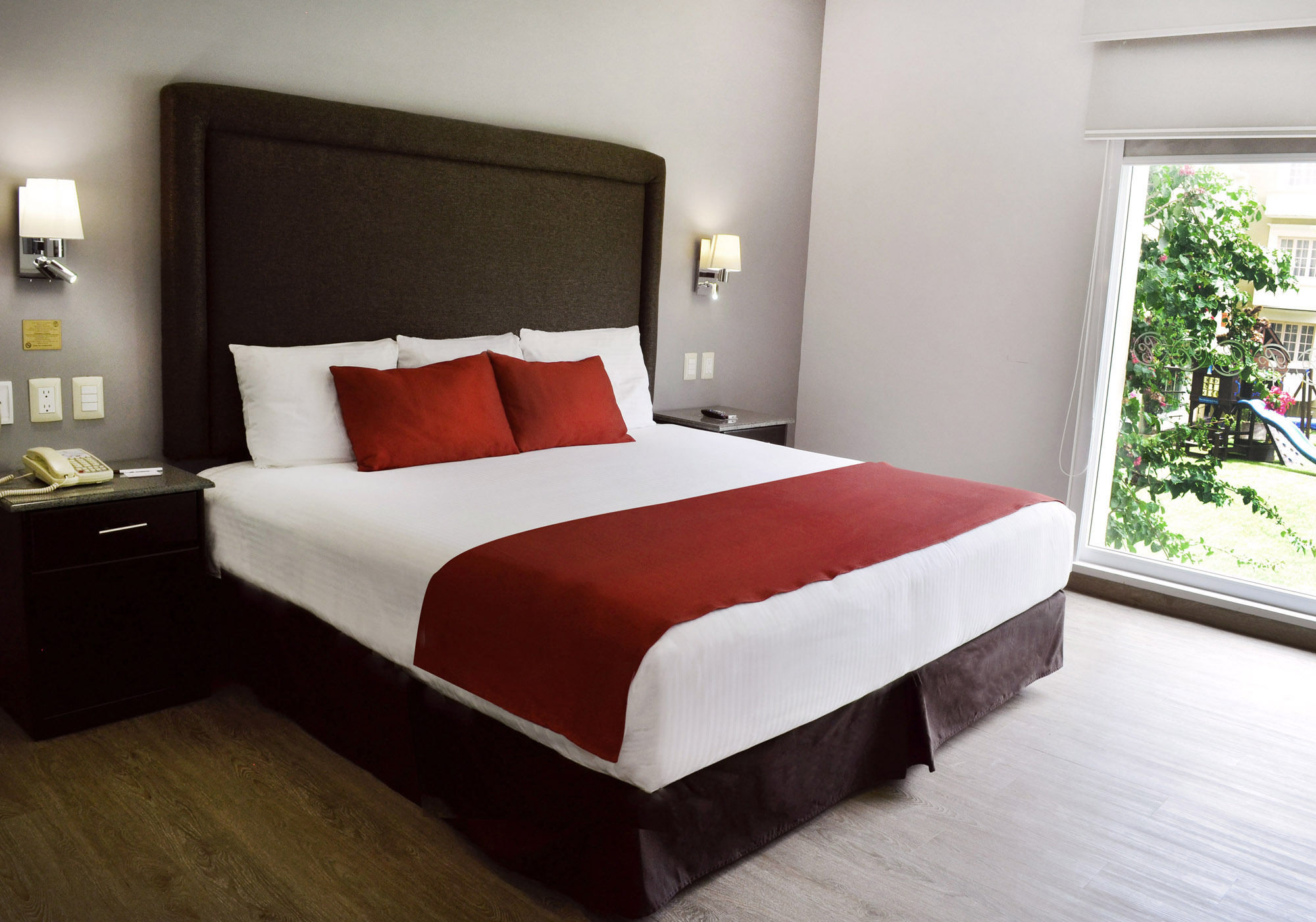 Фото Plaza Camelinas Hotel