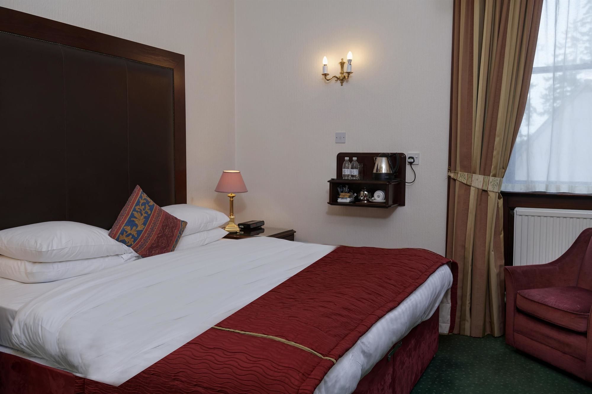 Фото Lochardil House Hotel