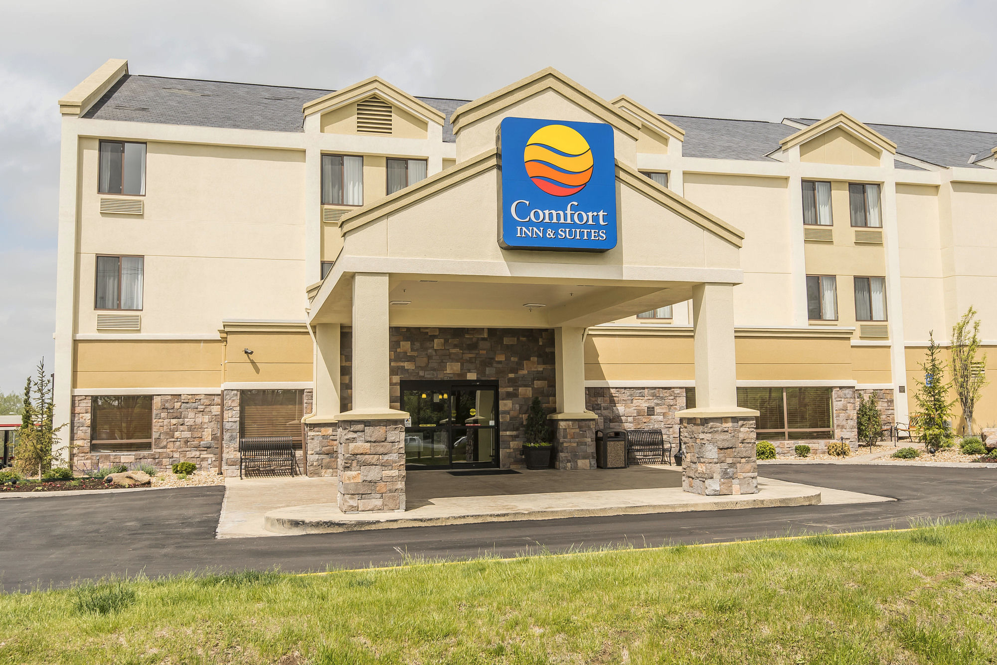 Фото Comfort Inn & Suites Kansas City - Northeast