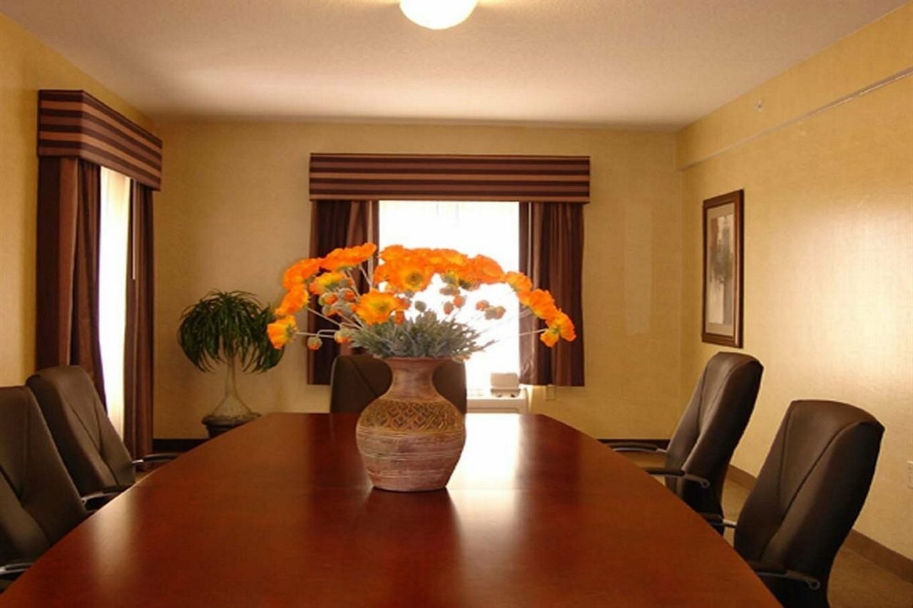 Фото Holiday Inn Express Hotel & Suites Clearwater/Us 19 N, an Ihg Hotel