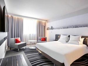 Гостиница Novotel Chennai Chamiers Road Hotel