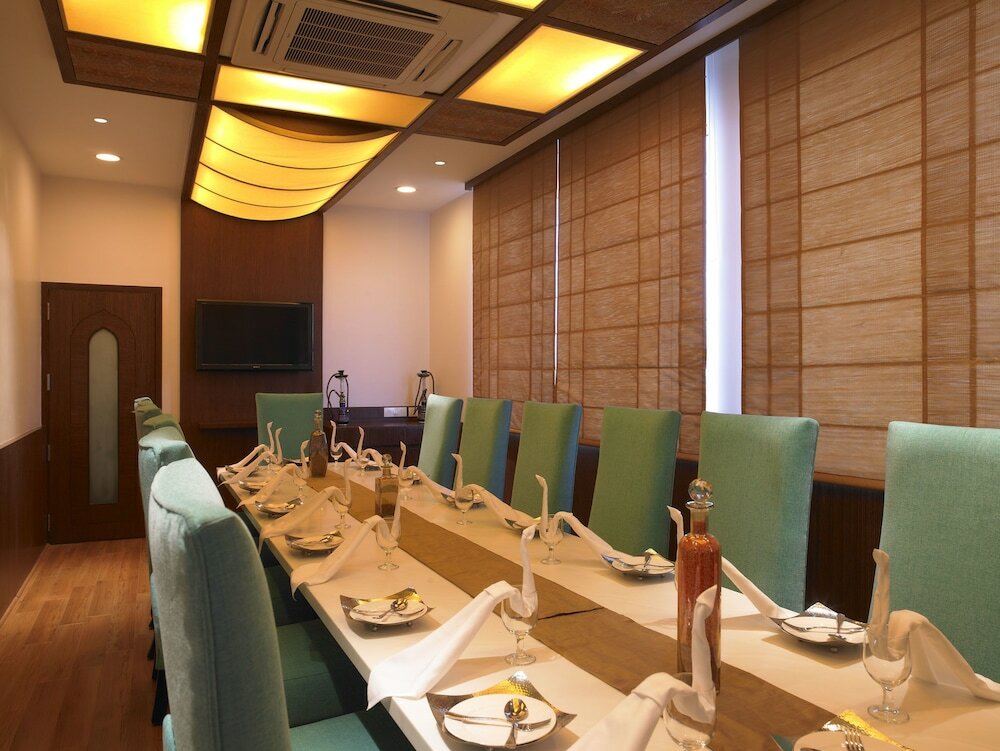 Фото BluPetal - A Business Hotel