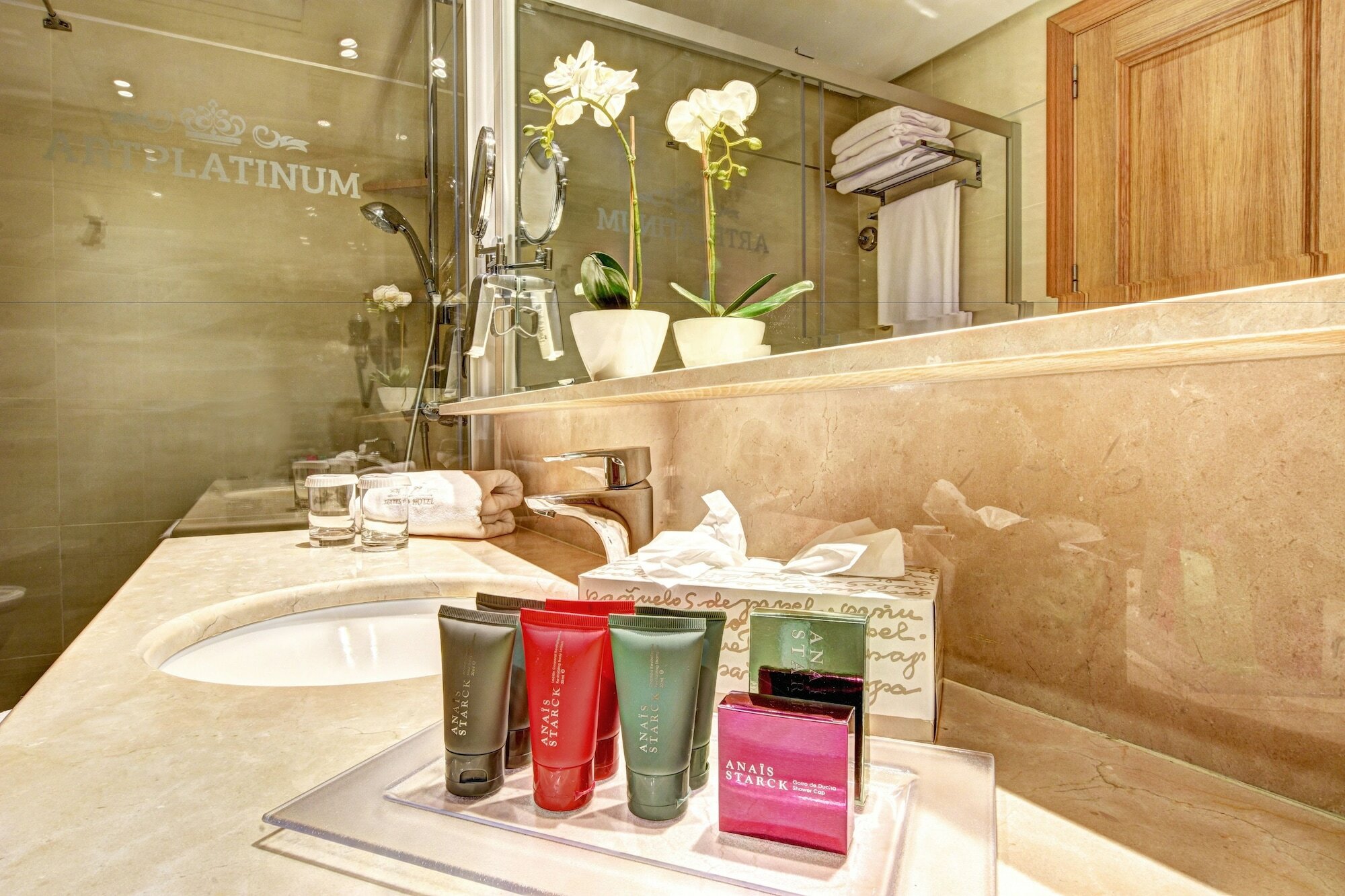 Фото Artplatinum Suites & Apartments