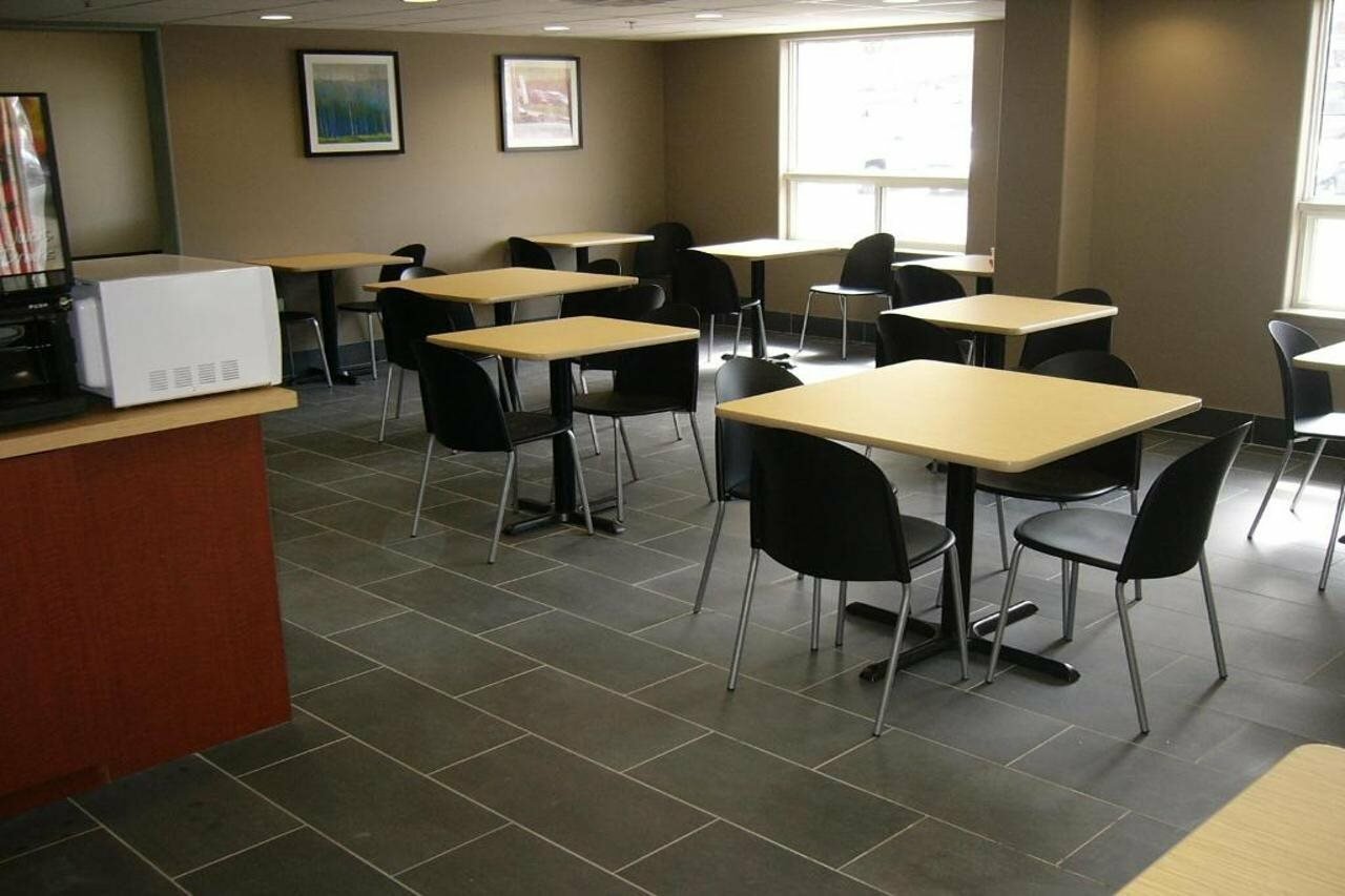 Фото Super 8 by Wyndham Peterborough