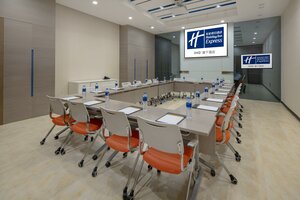 Гостиница Holiday Inn Express Luoyang City Center