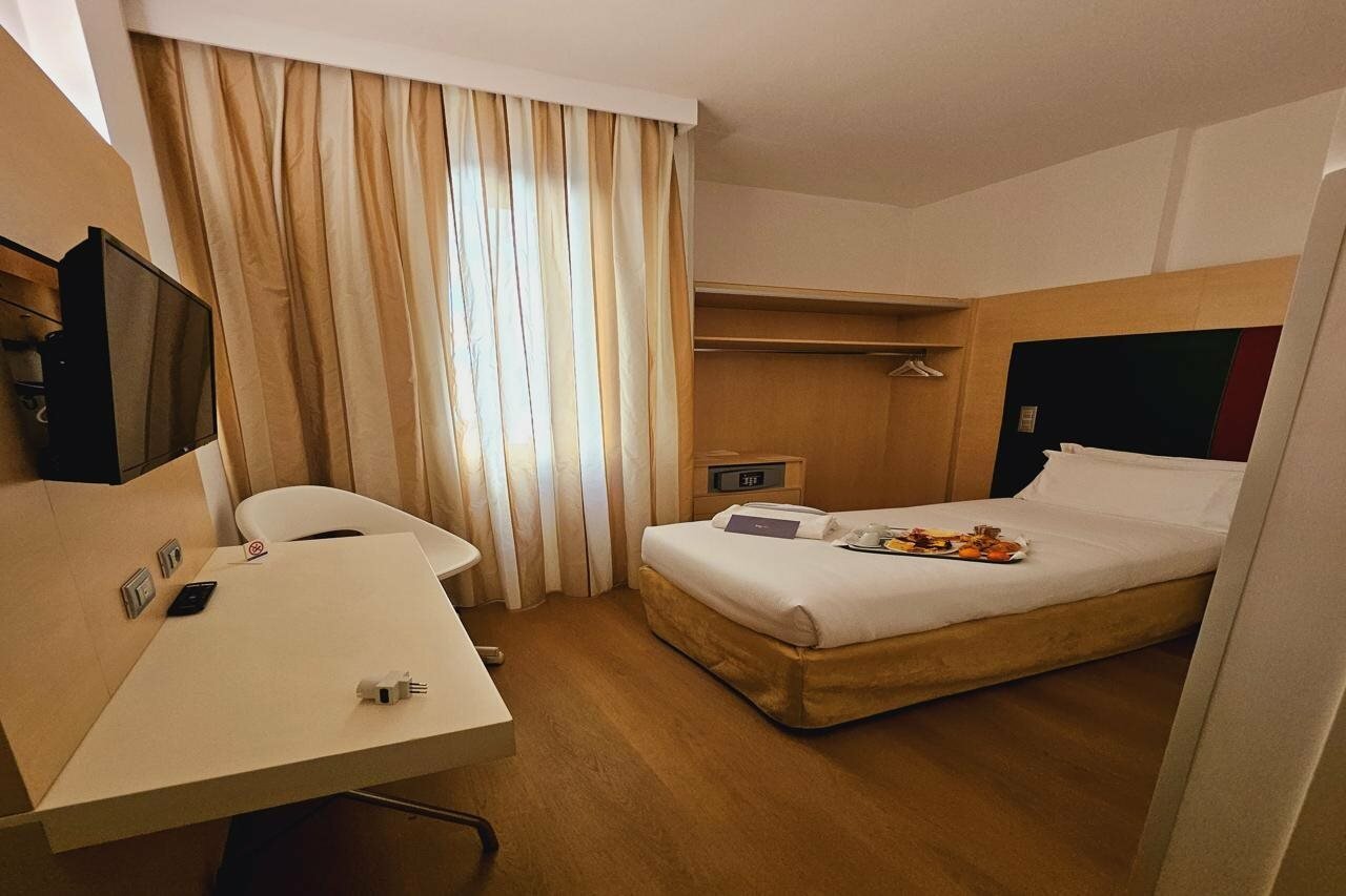 Фото отеля 2