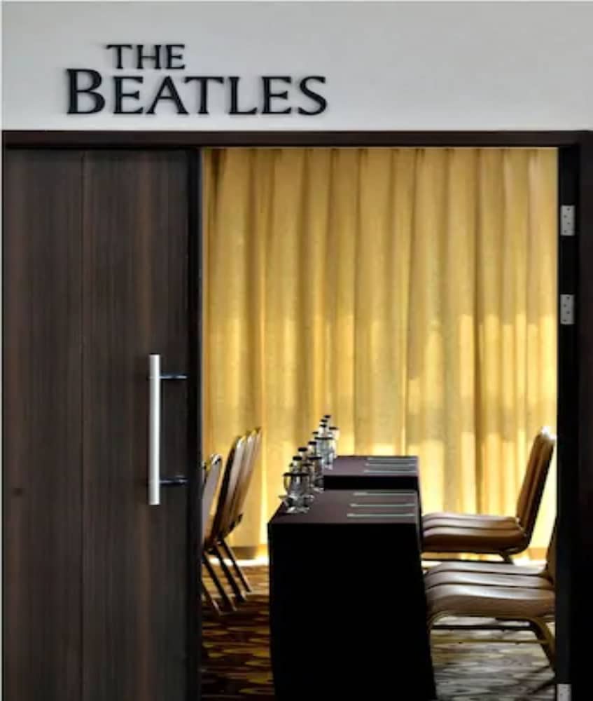 Фото Hotel California Bandung