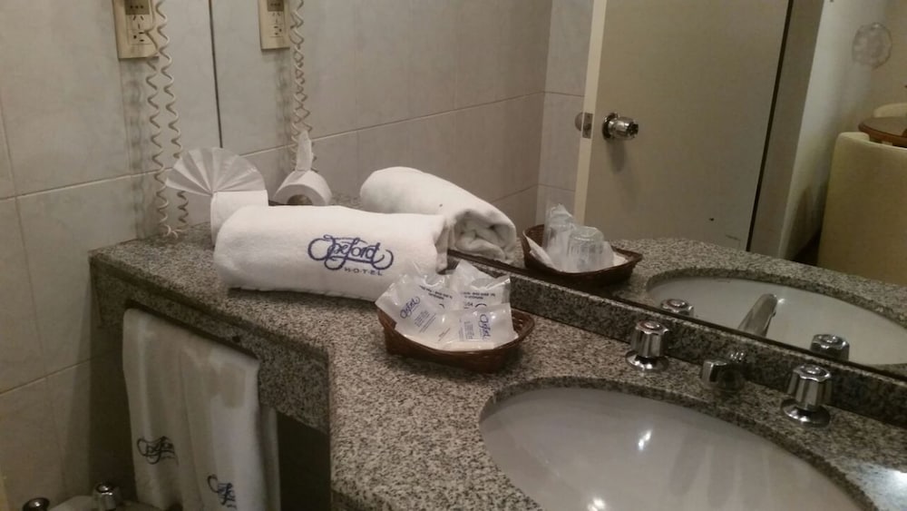 Фото Oxford Hotel