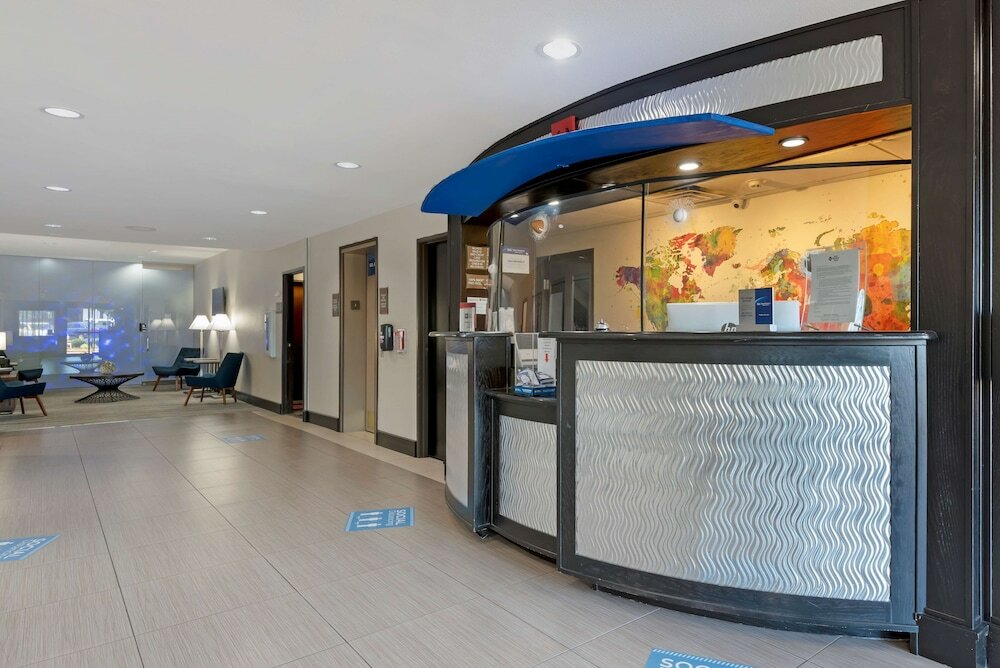 Фото Best Western Plus Arlington North Hotel & Suites
