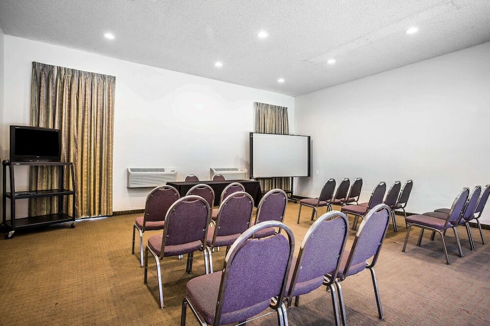 Фото Baymont by Wyndham Ontario