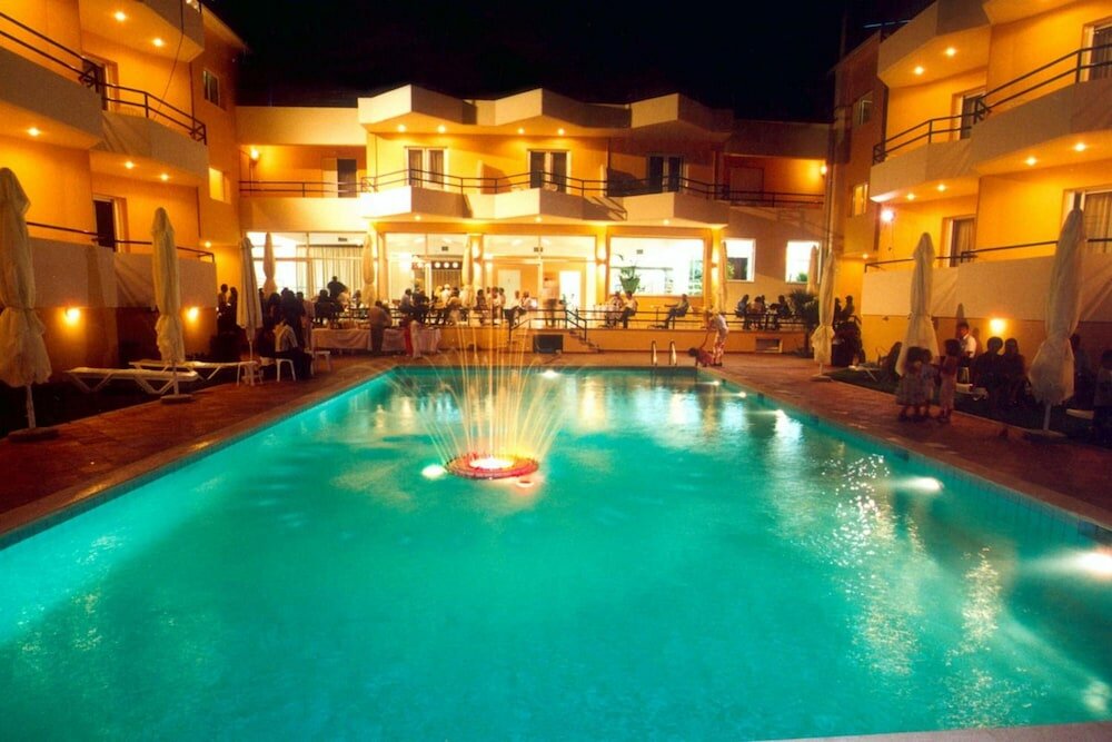 Фото Adonis Hotel