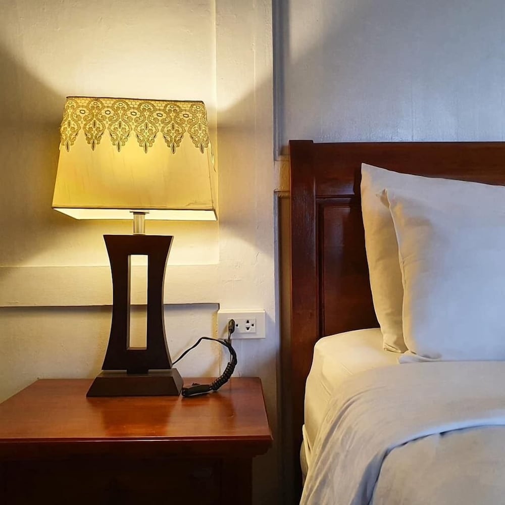 Фото DinsoMon Hotel