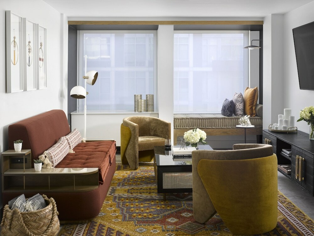 Фото Yours Truly Dc