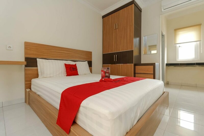 Гостиница RedDoorz Plus near Palembang Square Mall в Палембанге