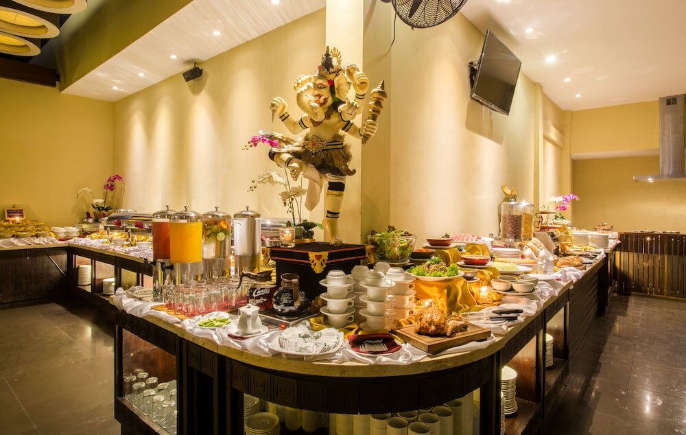 Фото Adhi Jaya Hotel