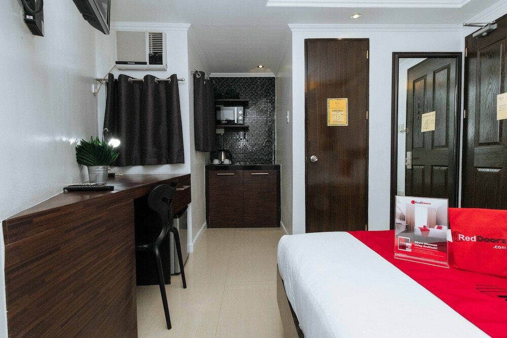 Фото RedDoorz Plus @ Poblacion Makati