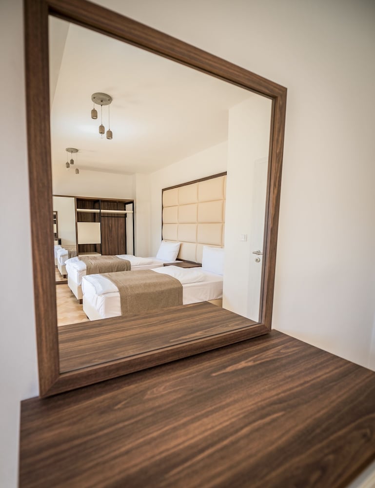 Фото Letna Garden Suites