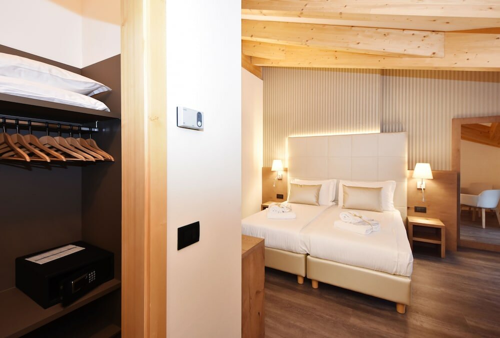 Фото X Alp Hotel