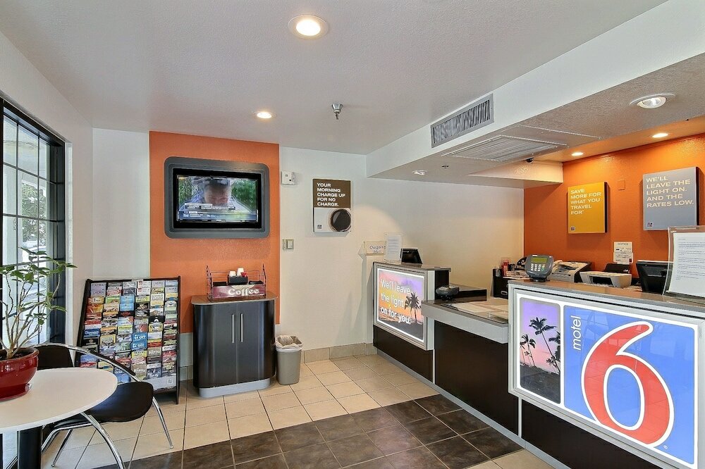 Фото Motel 6 Thousand Oaks Ca