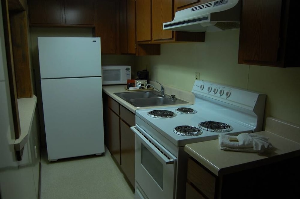 Фото Days Inn and Suites by Wyndham Downtown Missoula-University