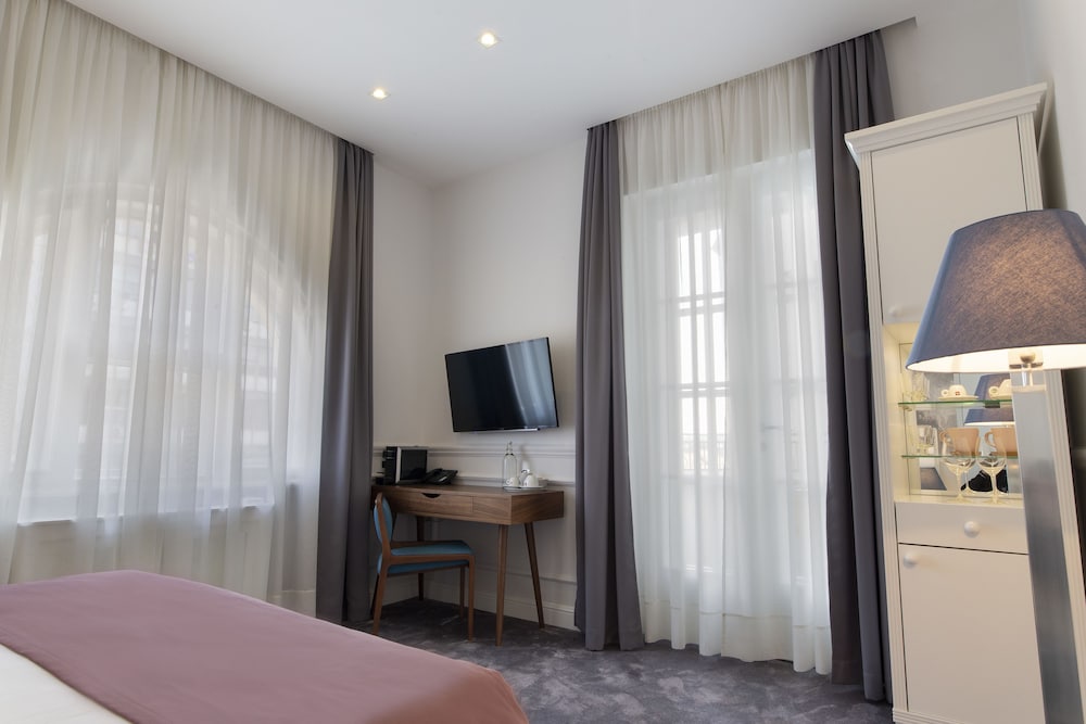 Фото Public House Hotel