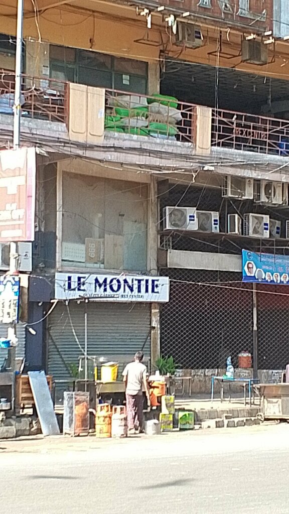 Clothing store Le montle, Karachi, photo
