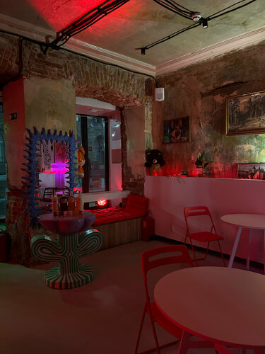 Аяғындағы татуировкасы бар порно аққұба