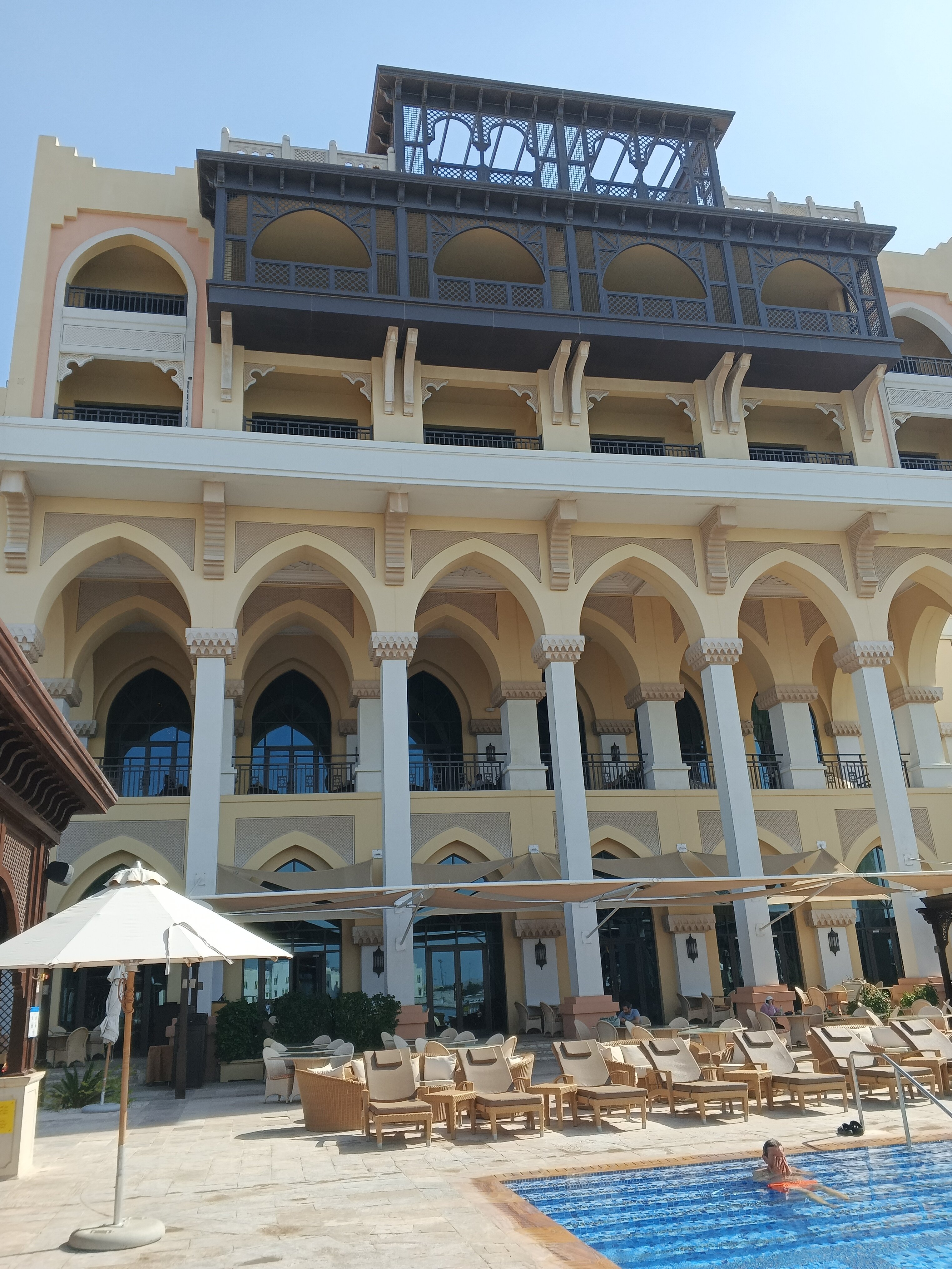 Фото Shangri-La Hotel Apartments Qaryat Al Beri