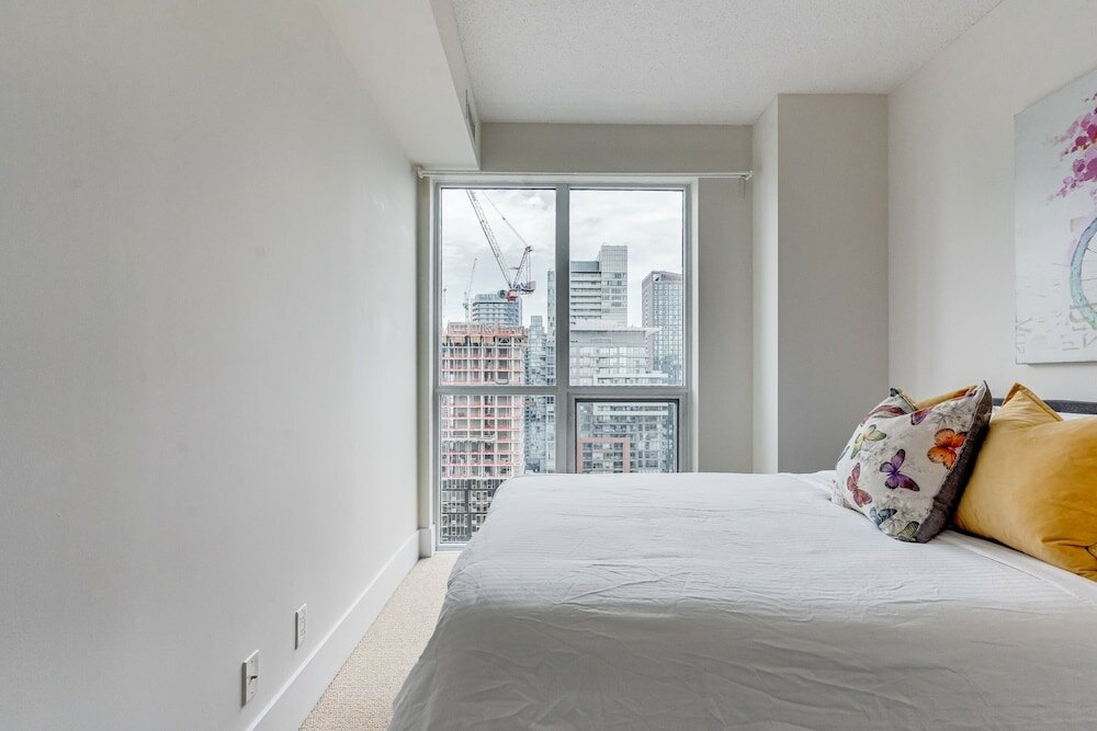 Фото Simply Comfort. Modern Downtown Apartment